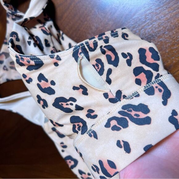 Fabletics Leopard Print Sports Bra excellent condition - Picture 3 of 5